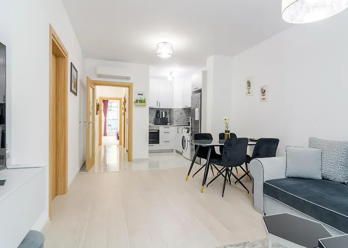 Paris Luxury Top Centre 2Bdr Apt W Work Desk And Wifi Near Nevsky Cathedral