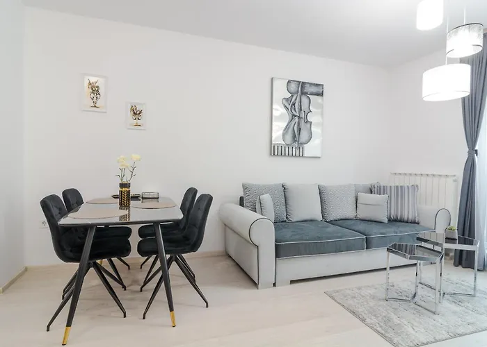 Paris Luxury Top Centre 2Bdr Apt W Work Desk And Wifi Near Nevsky Cathedral