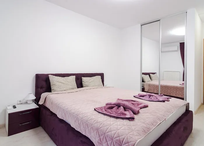 Paris Luxury Top Centre 2Bdr Apt W Work Desk And Wifi Near Nevsky Cathedral